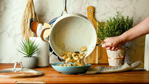 Cast Iron vs Ceramic Cookware: Which one to buy?